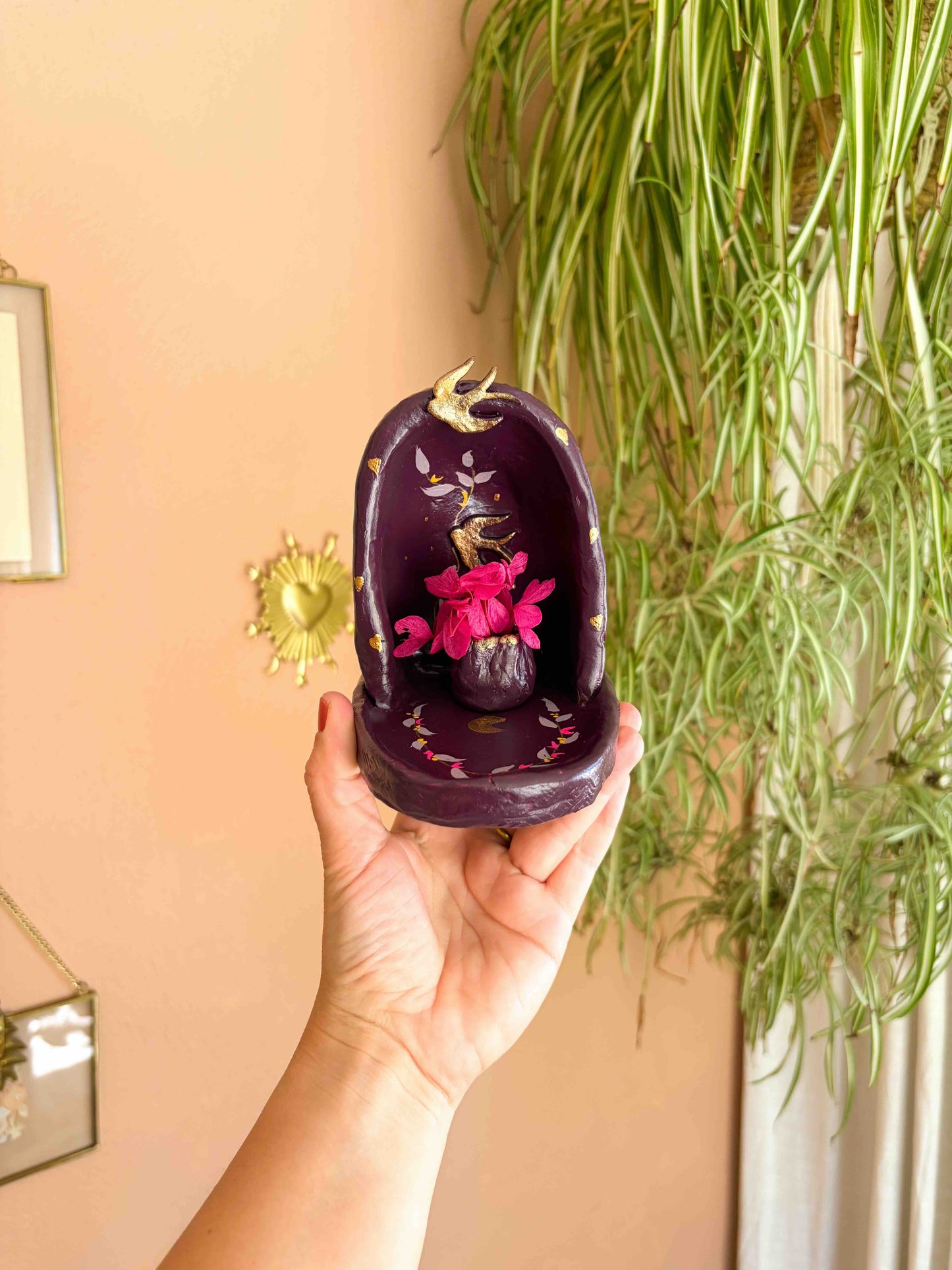 ALTAAR TEMPEL PURPLE FLOWERS