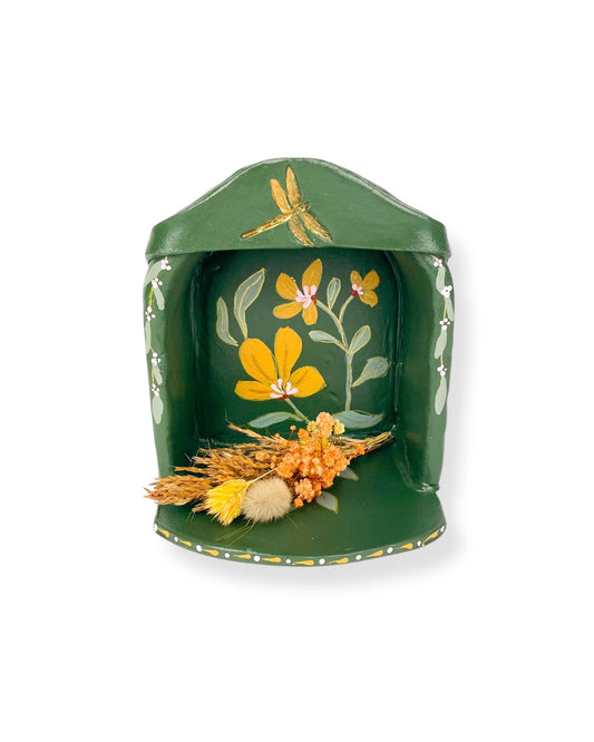 ALTAAR TEMPLE GREEN FLOWERS