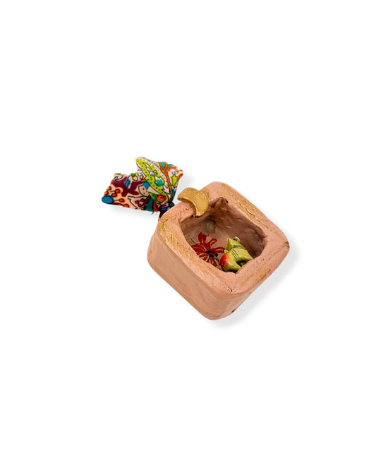 HANDGEMAAKT MINI NISJE BEIGE