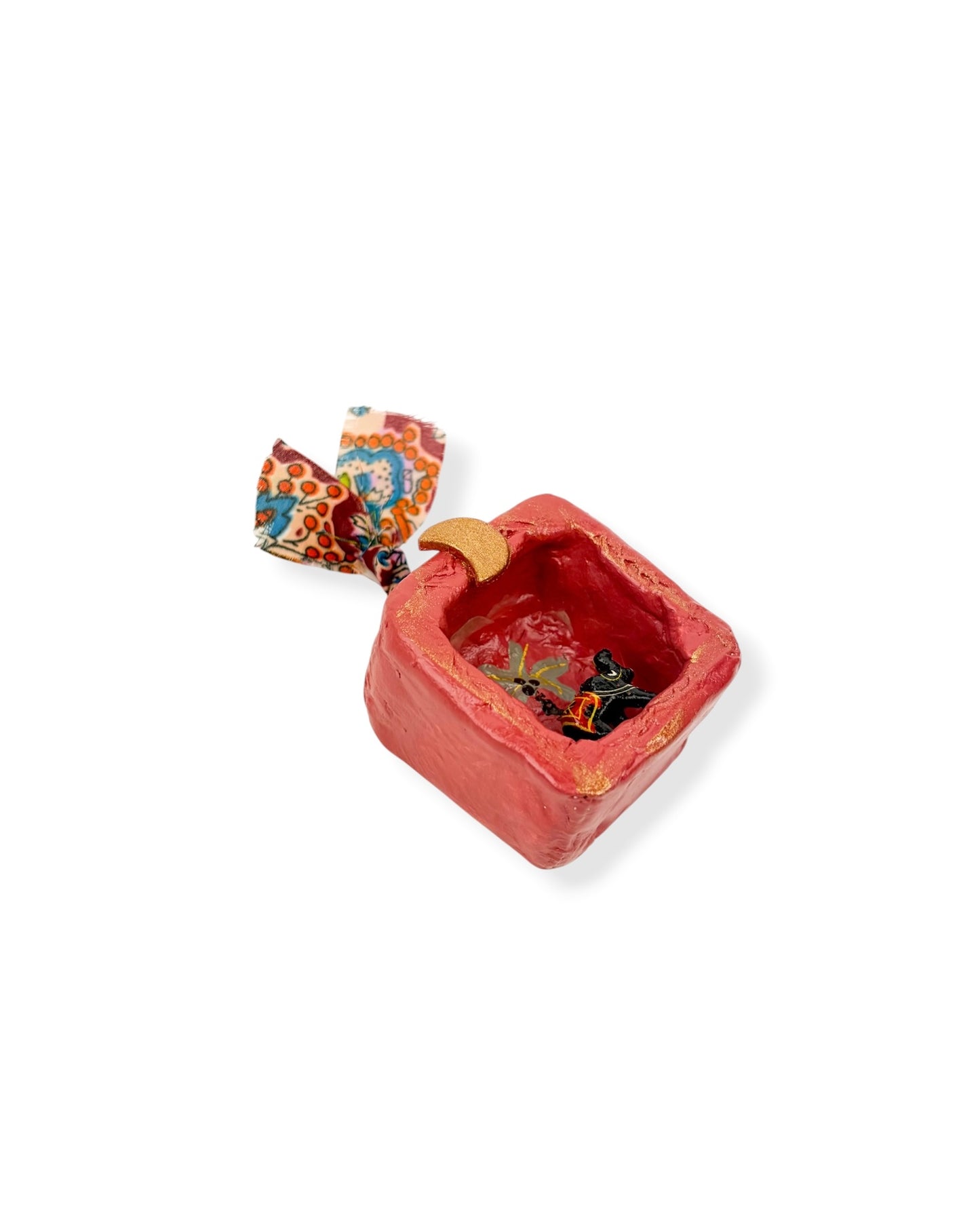 HANDGEMAAKT MINI NISJE RED